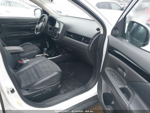 JA4AD3A32KZ007270 Mitsubishi Outlander Se