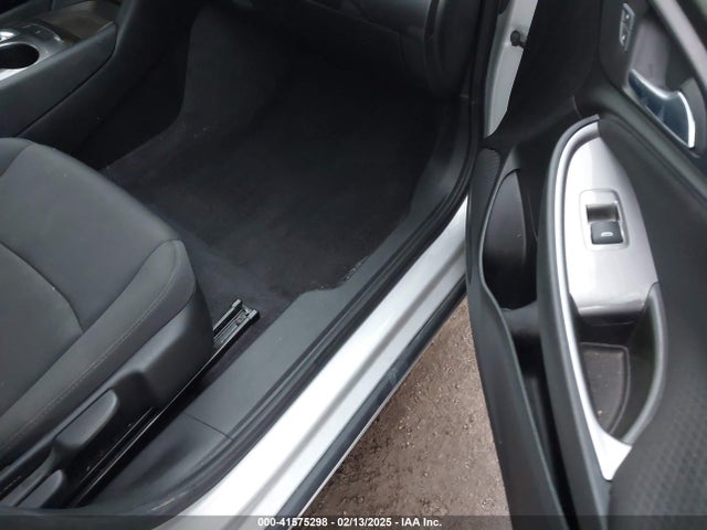 1G1ZC5ST4LF154210 Chevrolet Malibu Fwd 1fl