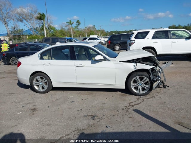 BMW 330i Xdrive 2017 WBA8D9C31HA011495 Image 13