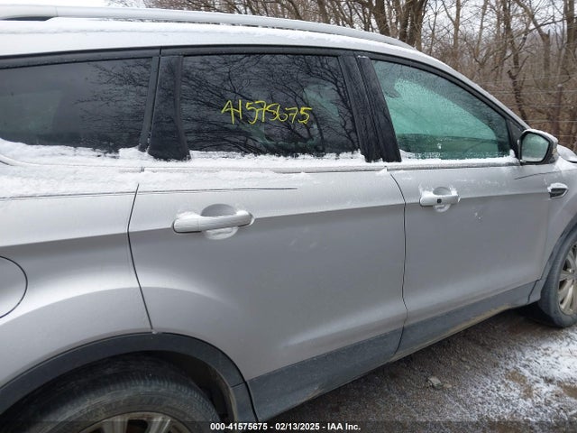 1FMCU9J94HUA31769 Ford Escape Titanium