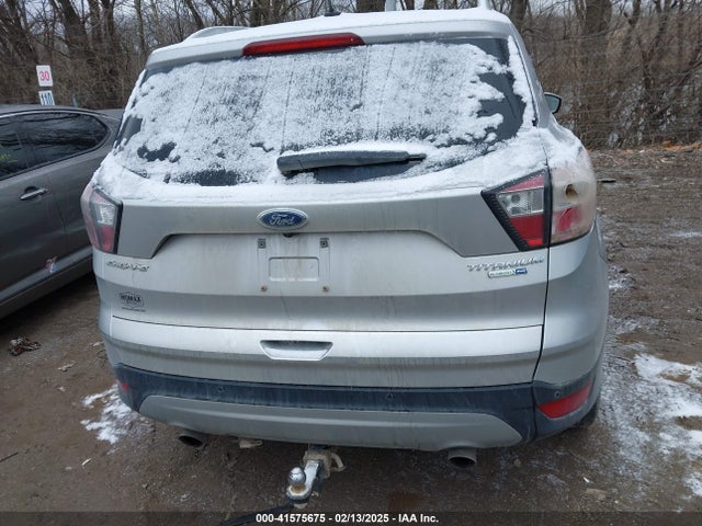 1FMCU9J94HUA31769 Ford Escape Titanium