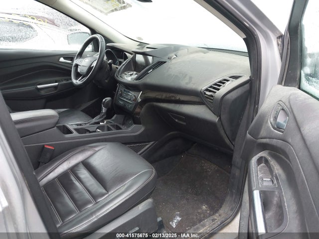 1FMCU9J94HUA31769 Ford Escape Titanium