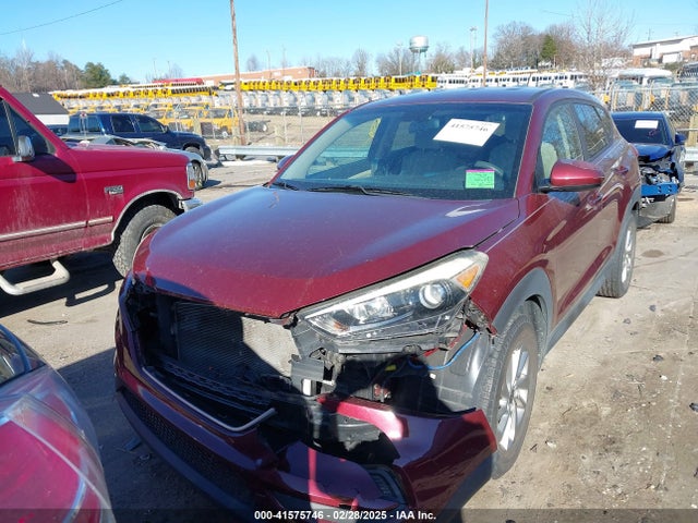 KM8J23A48HU254928 Hyundai TUCSON SE