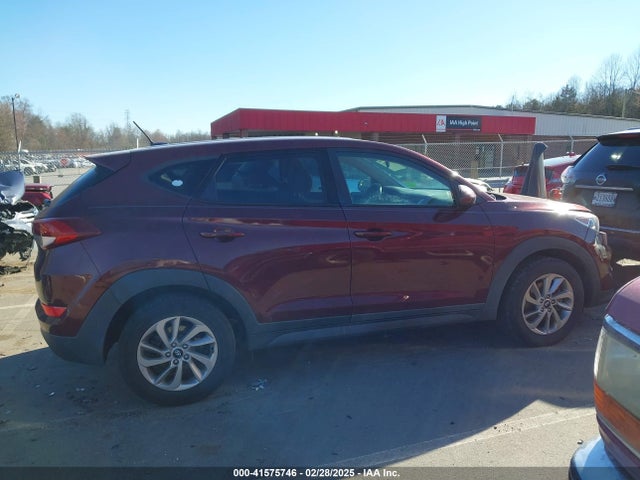 KM8J23A48HU254928 Hyundai TUCSON SE