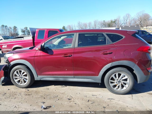 KM8J23A48HU254928 Hyundai TUCSON SE