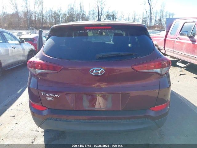 KM8J23A48HU254928 Hyundai TUCSON SE