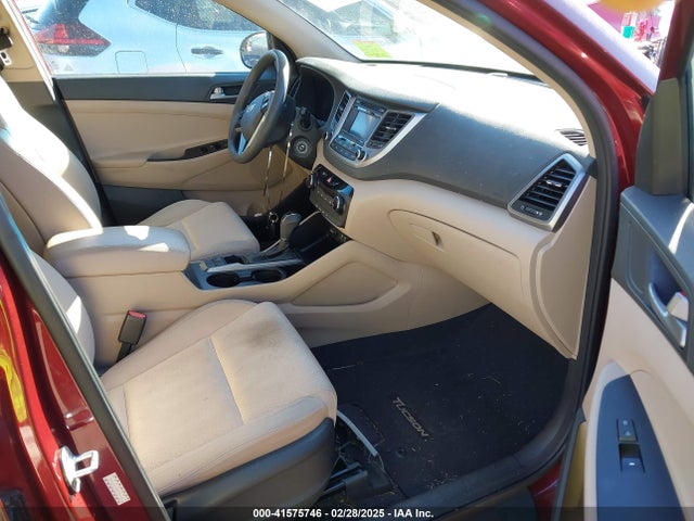 KM8J23A48HU254928 Hyundai TUCSON SE