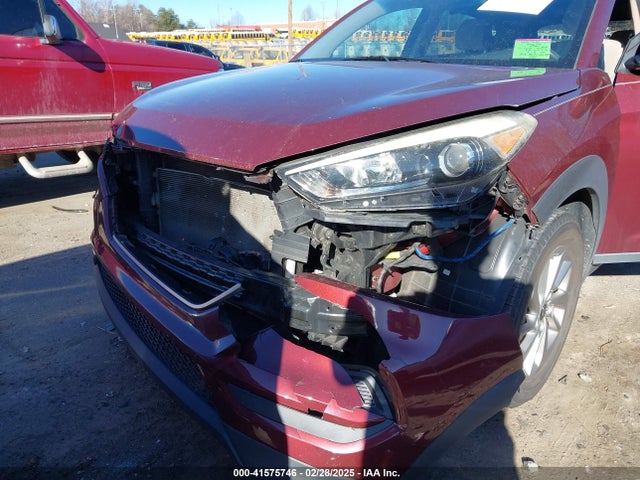 KM8J23A48HU254928 Hyundai TUCSON SE
