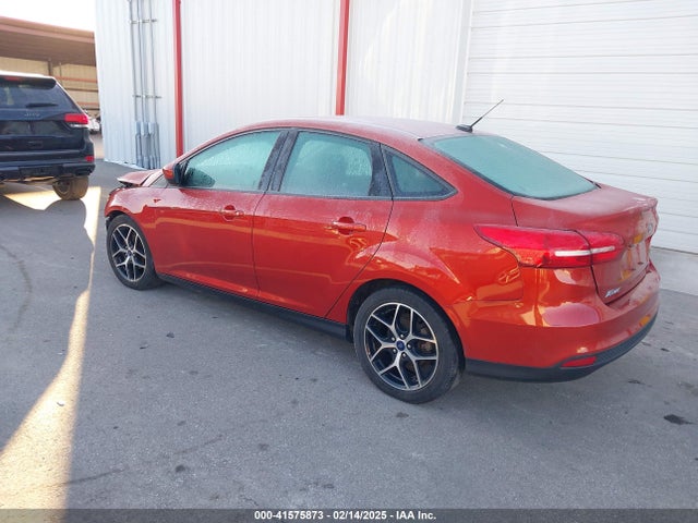 Ford FOCUS SE 2018 1FADP3FE8JL310324 Image 3