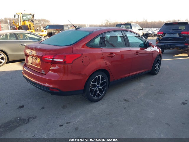 Ford FOCUS SE 2018 1FADP3FE8JL310324 Image 4
