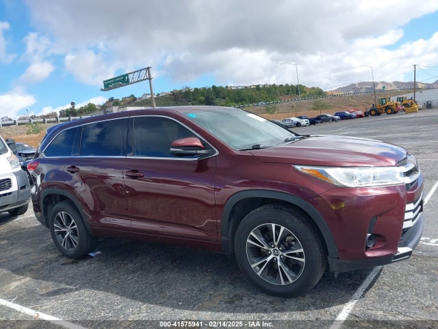 Toyota Highlander Le 2018 5TDZARFH8JS039813 Image 13