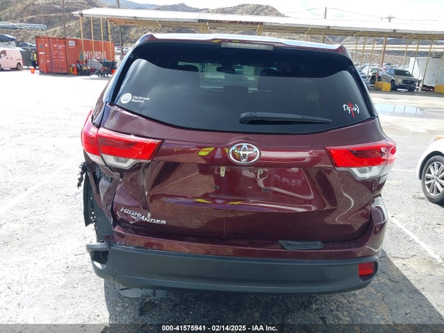 Toyota Highlander Le 2018 5TDZARFH8JS039813 Image 16