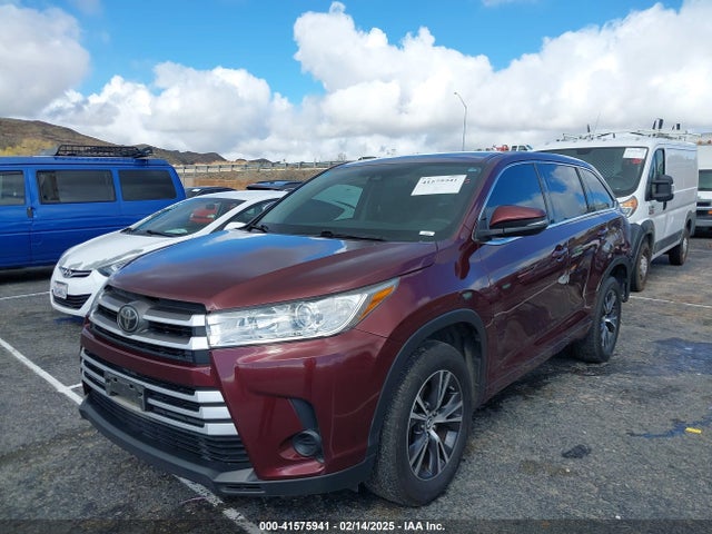 Toyota Highlander Le 2018 5TDZARFH8JS039813 Image 2