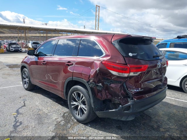 Toyota Highlander Le 2018 5TDZARFH8JS039813 Image 3