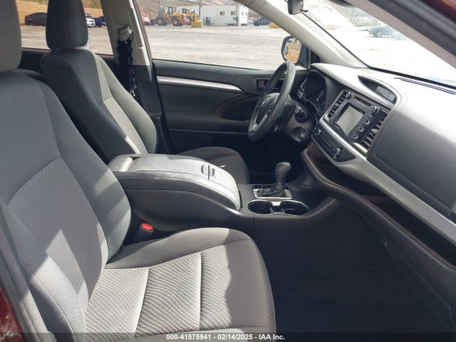 Toyota Highlander Le 2018 5TDZARFH8JS039813 Image 5