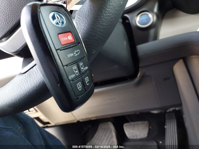 5TDJRKEC0RS220788 Toyota SIENNA XLE