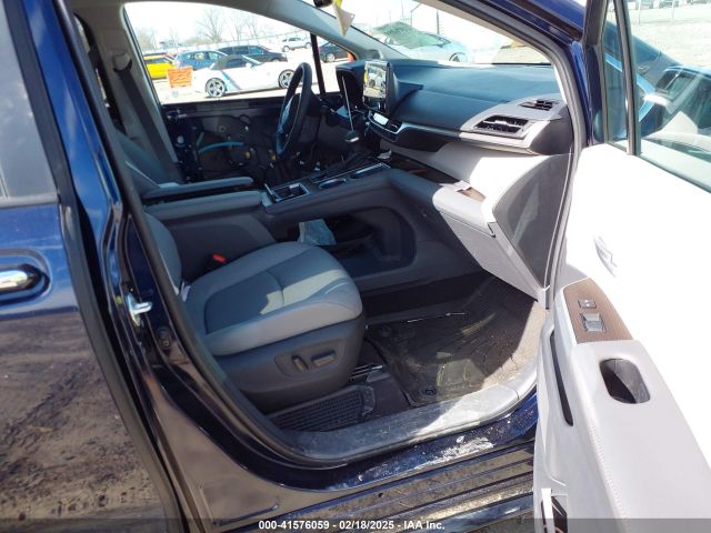 5TDJRKEC0RS220788 Toyota SIENNA XLE