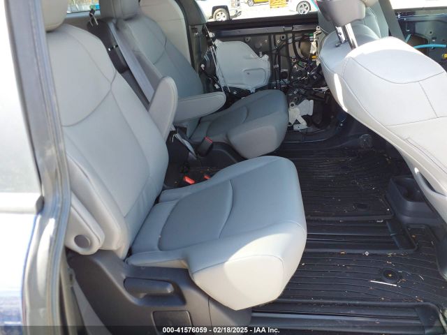 5TDJRKEC0RS220788 Toyota SIENNA XLE