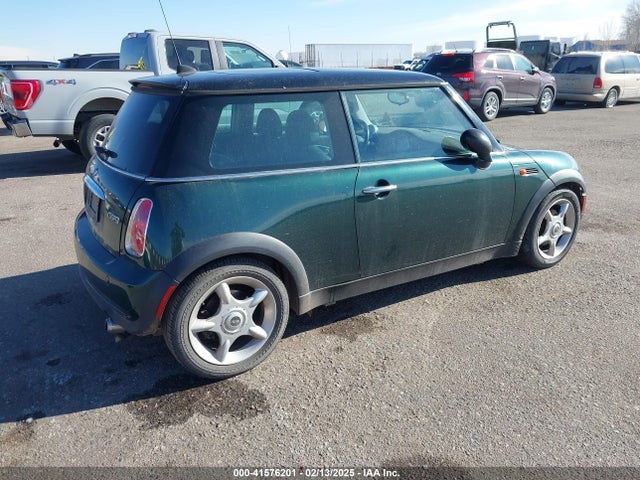 2006 MINI COOPER WMWRC33526TK70066 Photo 3