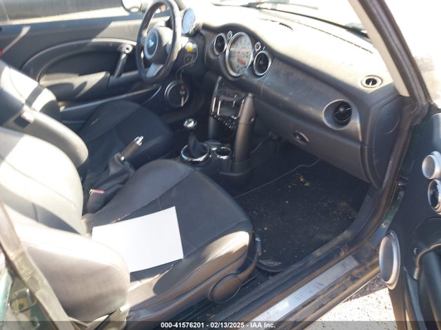 2006 MINI COOPER WMWRC33526TK70066 Photo 4