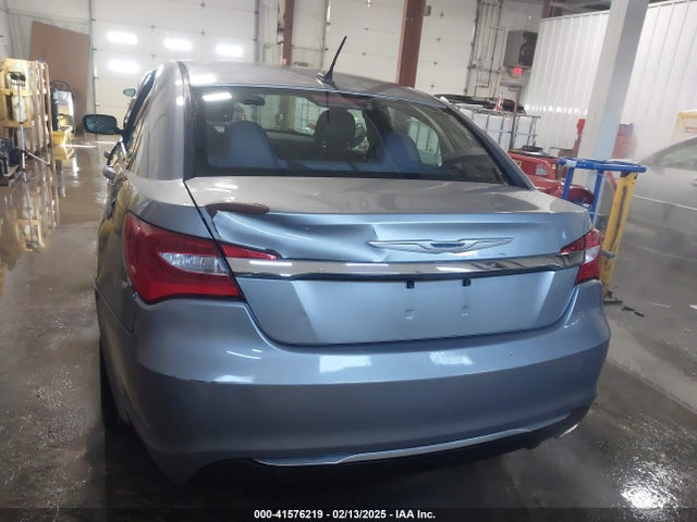 Chrysler 200 Touring 2014 1C3CCBBB0EN107711 Image 16