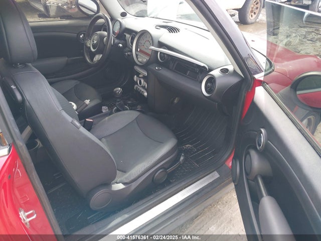 2008 MINI COOPER CLUBMAN WMWML33528TN66475 Photo 4