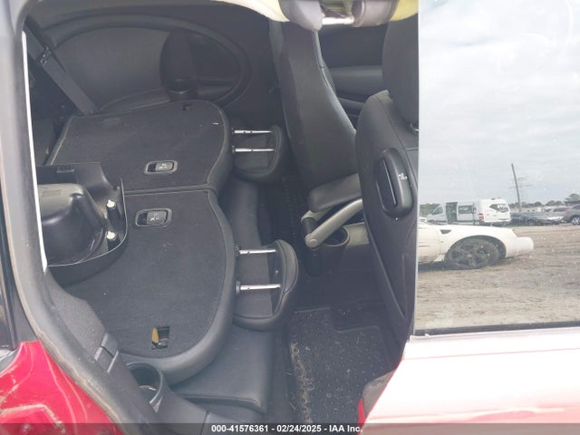 2008 MINI COOPER CLUBMAN WMWML33528TN66475 Photo 7