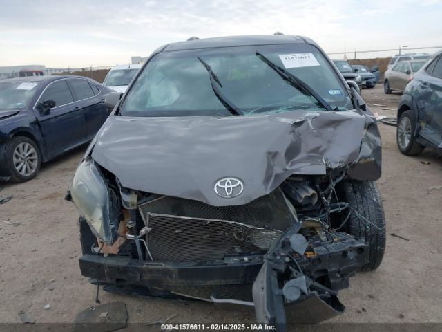 5TDXK3DC8FS652966 Toyota Sienna Se 8 Passenger