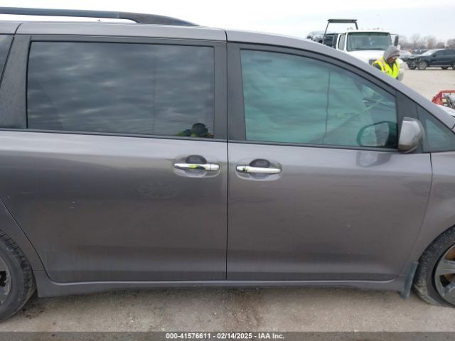 5TDXK3DC8FS652966 Toyota Sienna Se 8 Passenger