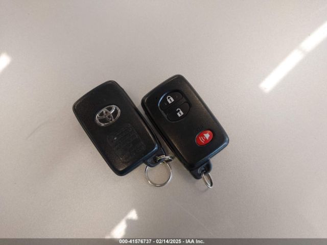JTDKN3DU8F1891022 Toyota Prius Four