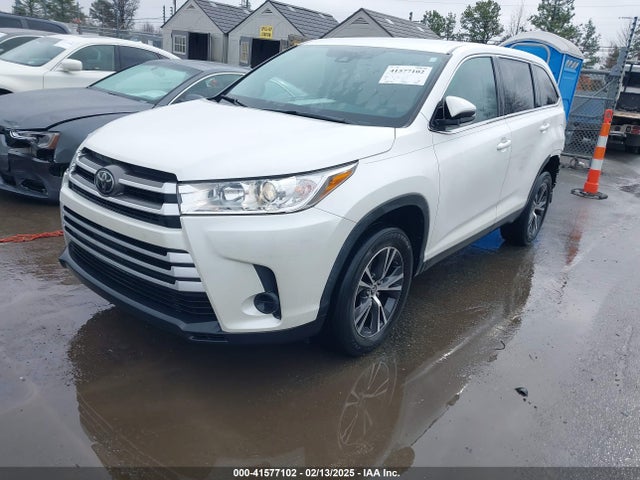 5TDZARFH1KS055739 Toyota Highlander Le