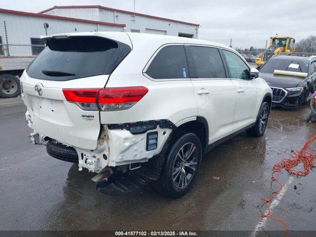 5TDZARFH1KS055739 Toyota Highlander Le