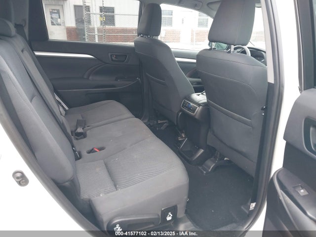 5TDZARFH1KS055739 Toyota Highlander Le