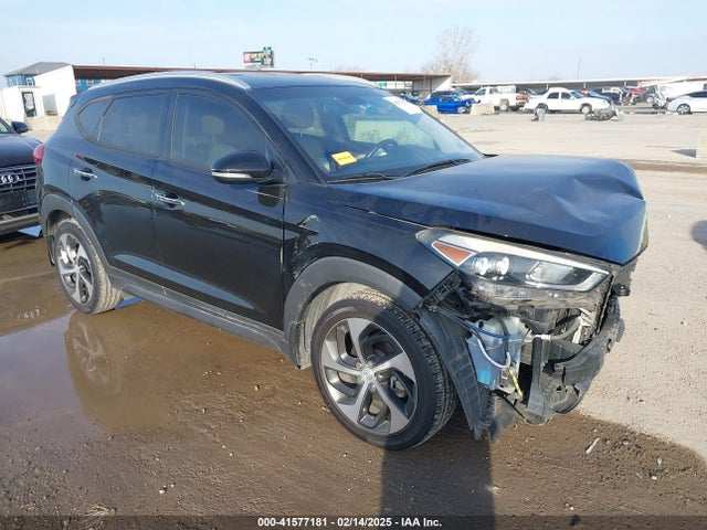 2016 KM8J33A25GU268666 main image