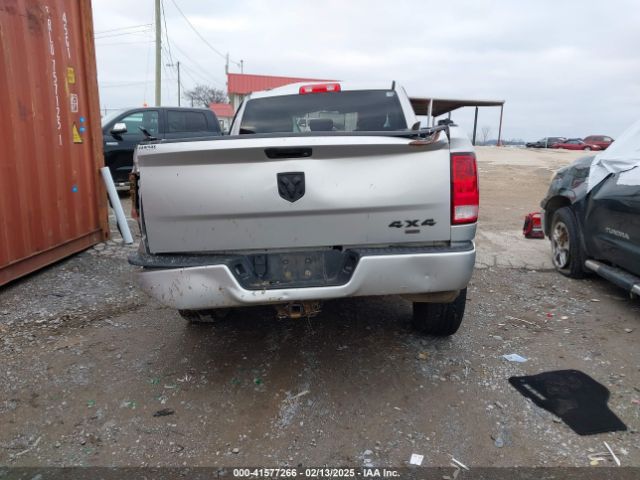 1C6RR7FT8JS293215 RAM 1500 Express  4x4 6'4 Box