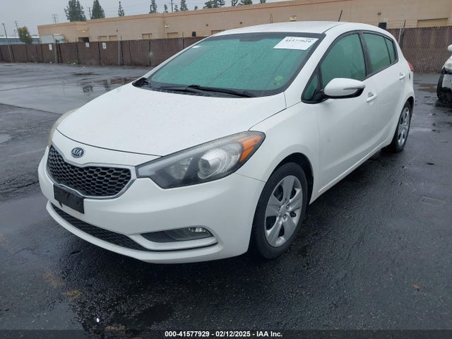 KIA Forte 5-door Lx 2016 KNAFK5A80G5629547 Image 2
