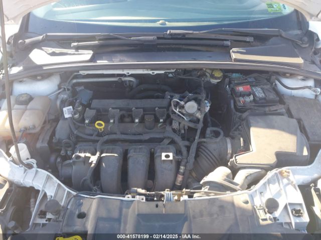 1FADP3F21GL330221 Ford FOCUS SE