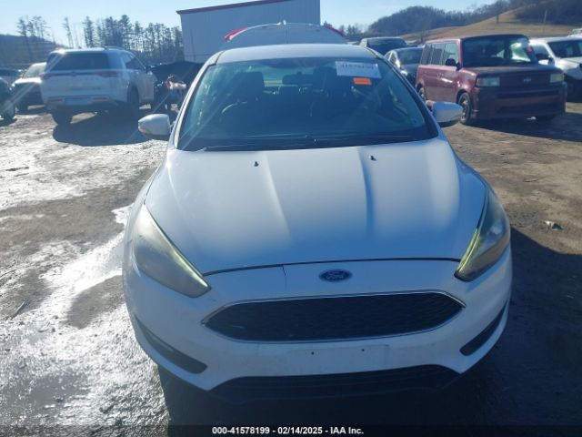 1FADP3F21GL330221 Ford FOCUS SE