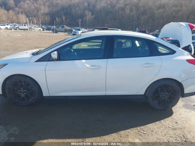1FADP3F21GL330221 Ford FOCUS SE
