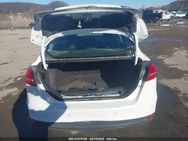 1FADP3F21GL330221 Ford FOCUS SE