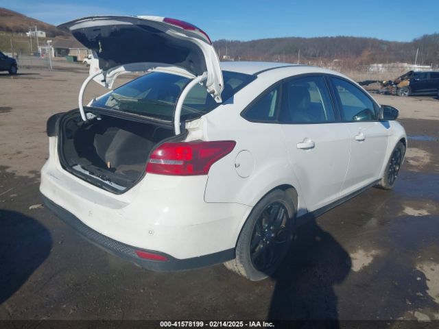 1FADP3F21GL330221 Ford FOCUS SE