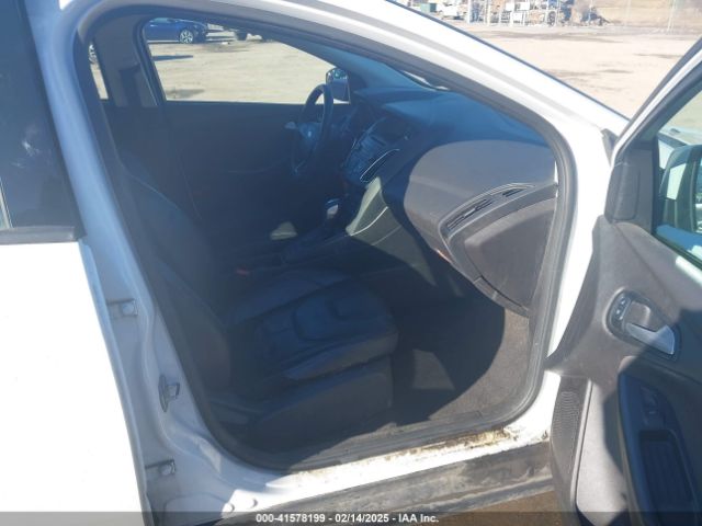 1FADP3F21GL330221 Ford FOCUS SE
