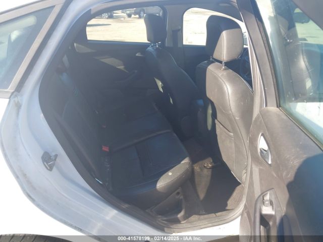 1FADP3F21GL330221 Ford FOCUS SE