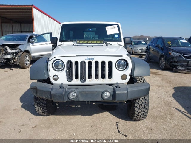 1C4BJWDG2EL100591 Jeep Wrangler Unlimited Sport