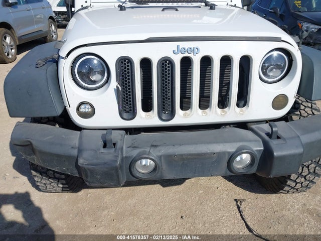 1C4BJWDG2EL100591 Jeep Wrangler Unlimited Sport
