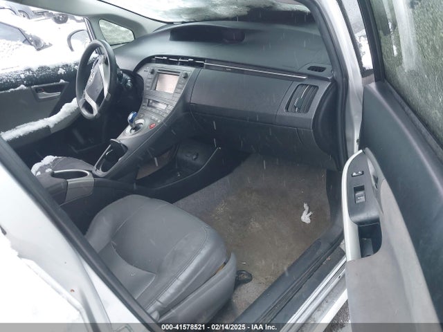 Toyota Prius Two 2015 JTDKN3DU3F0432972 Image 5