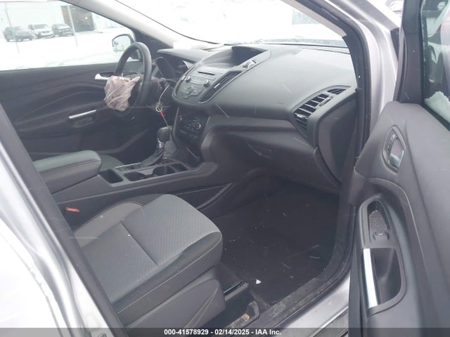 1FMCU0GD6HUE71337 Ford ESCAPE SE
