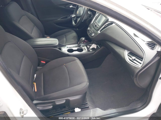 1G1ZD5ST1JF270040 Chevrolet MALIBU LT