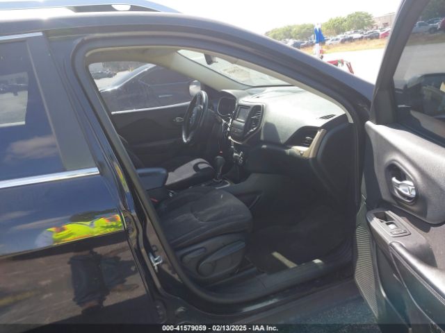 1C4PJLCB4FW683904 Jeep Cherokee Latitude