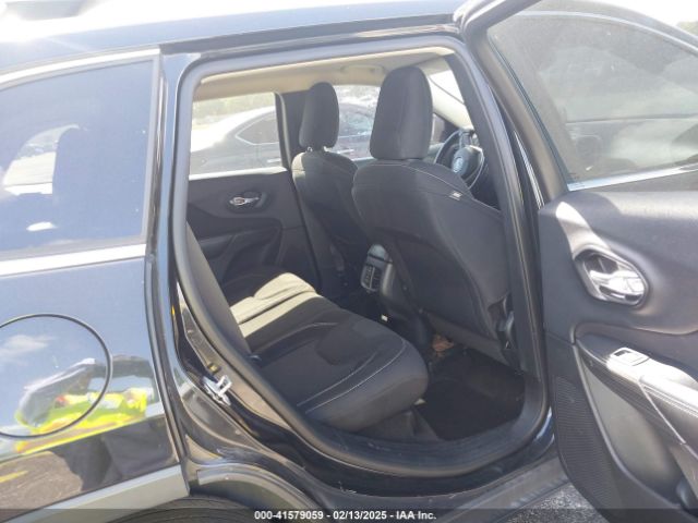 1C4PJLCB4FW683904 Jeep Cherokee Latitude